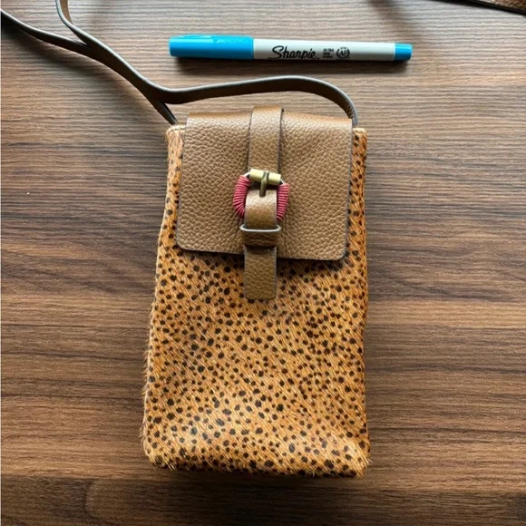 NWOT Leopard Print phone Crossbody Bag - Picture 1 of 4